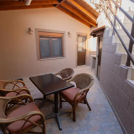 Kritika Memet House *